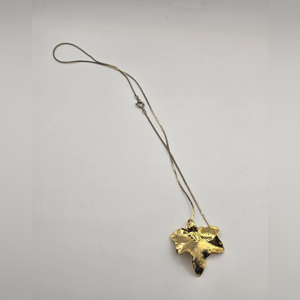 Vintage Dipped Gold Tone Leaf Pendant Necklace Gold Chain Figural Floral Jewelry - Picture 4 of 4